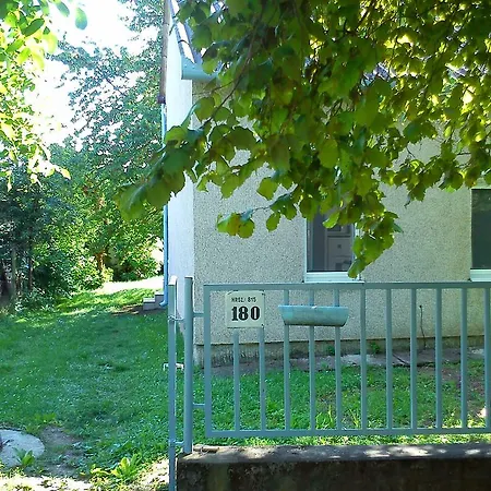 アパート Judit ボニャルツバシュ