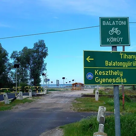 アパート Judit ボニャルツバシュ